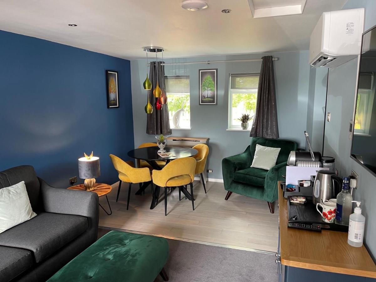Village Limits Bed And Breakfast Rooms ウッドホール・スパ エクステリア 写真